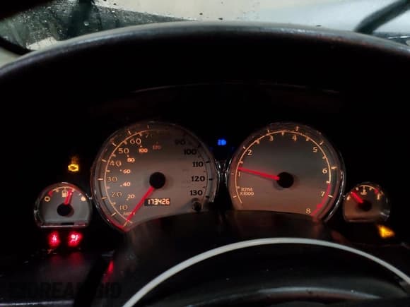 ✅ 2004 Saturn VUE V6 • VIN: 5GZCZ534X4S879501 • Лот: 87015574. Опубликован ранее на Copart с пробегом 173 426 миль. Бесплатный доступ к архиву аукционных продаж из США и подробный отчёт об истории автомобиля на DreamBid. Изображение 9.