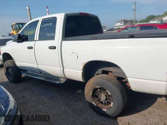 2006 Dodge 3500 SLT z VIN 3D7LX38C26G265439, wystawiony jako IAAI lot #42747687 z przebiegiem 130 340 mil mil oraz . Historia ofert i sprzedaży dostępna na DreamBid. Obrazek 14.