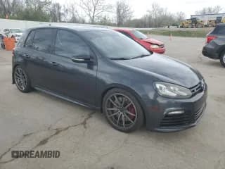 ✅ 2013 Volkswagen Golf R w/Sunroof & Navi • VIN: WVWPF7AJ8DW015068 • Лот: 52821445. Опубликован ранее на Copart с пробегом Не указан. Бесплатный доступ к архиву аукционных продаж из США и подробный отчёт об истории автомобиля на DreamBid. Изображение 4.