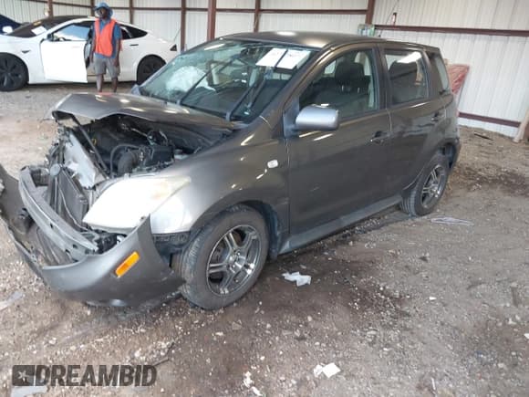 ✅ 2004 Scion xA • VIN: JTKKT624940067472 • Lot: 42727807. Wystawiony na IAAI z przebiegiem 102 987 mil. Bezpłatny archiwum sprzedaży aukcyjnych z USA i szczegółowy raport historii pojazdu na DreamBid. Zdjęcie 2.