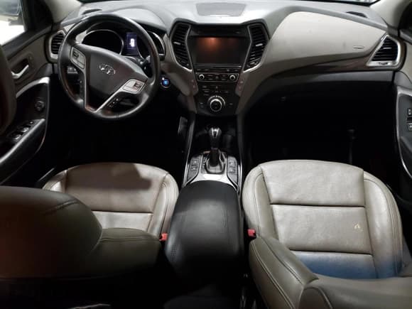 ✅ 2017 Hyundai Santa Fe 2.4L • VIN: 5XYZU3LB4HG490555 • Лот: 82841273. Опубликован ранее на Copart с пробегом 88 391 миль. Бесплатный доступ к архиву аукционных продаж из США и подробный отчёт об истории автомобиля на DreamBid. Изображение 8.