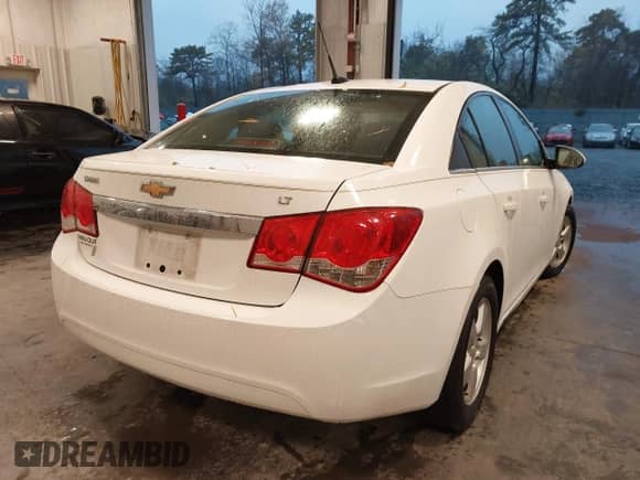 2014 Chevrolet Cruze 1LT z VIN 1G1PC5SB8E7459446, wystawiony jako IAAI lot #43586278 z przebiegiem 105 702 mil mil oraz . Historia ofert i sprzedaży dostępna na DreamBid. Obrazek 4.