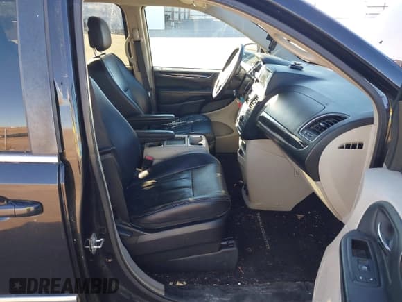 ✅ 2014 Chrysler Town & Country Touring • VIN: 2C4RC1BG8ER382418 • Lot: 43786883. Wystawiony na IAAI z przebiegiem 170 189 mil. Bezpłatny archiwum sprzedaży aukcyjnych z USA i szczegółowy raport historii pojazdu na DreamBid. Zdjęcie 5.