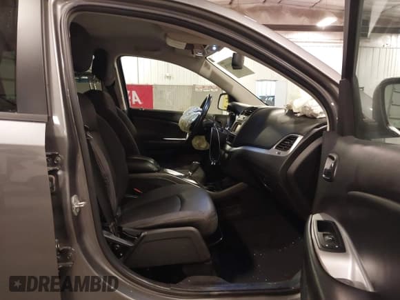 ✅ 2013 Dodge Journey SXT • VIN: 3C4PDCBG8DT577950 • Lot: 43372378. Wystawiony na IAAI z przebiegiem 105 832 mil. Bezpłatny archiwum sprzedaży aukcyjnych z USA i szczegółowy raport historii pojazdu na DreamBid. Zdjęcie 5.