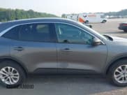 ✅ 2022 Ford Escape SE • VIN: 1FMCU9G64NUA04516 • Lot: 42443793. Wystawiony na IAAI z przebiegiem 61 307 mil. Bezpłatny archiwum sprzedaży aukcyjnych z USA i szczegółowy raport historii pojazdu na DreamBid. Zdjęcie 13.