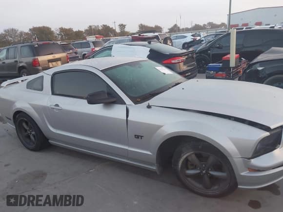 ✅ 2007 Ford Mustang GT Deluxe • VIN: 1ZVFT82H175337953 • Lot: 43703364. Wystawiony na IAAI z przebiegiem 216 473 mil. Bezpłatny archiwum sprzedaży aukcyjnych z USA i szczegółowy raport historii pojazdu na DreamBid. Zdjęcie 13.