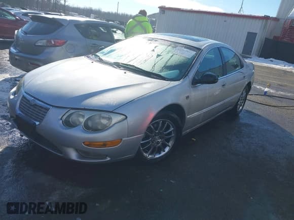 ✅ 2002 Chrysler 300M M • VIN: 2C3AE66G72H229615 • Lot: 41293834. Wystawiony na IAAI z przebiegiem 162 892 mil. Bezpłatny archiwum sprzedaży aukcyjnych z USA i szczegółowy raport historii pojazdu na DreamBid. Zdjęcie 2.