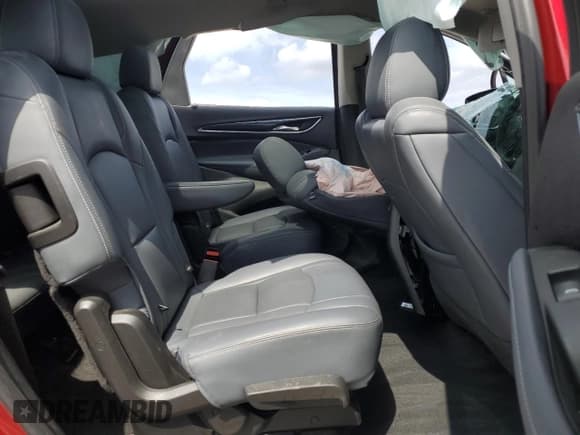 ✅ 2021 Buick Enclave Essence • VIN: 5GAEVAKW3MJ238201 • Lot: 71676155. Wystawiony na Copart z przebiegiem Nie podano. Bezpłatny archiwum sprzedaży aukcyjnych z USA i szczegółowy raport historii pojazdu na DreamBid. Zdjęcie 11.