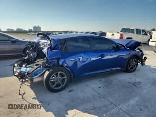 ✅ 2025 Kia K4 LXS • VIN: 3KPFT4DE1SE028477 • Lot: 81865425. Wystawiony na Copart z przebiegiem 4 066 mil. Bezpłatny archiwum sprzedaży aukcyjnych z USA i szczegółowy raport historii pojazdu na DreamBid. Zdjęcie 3.