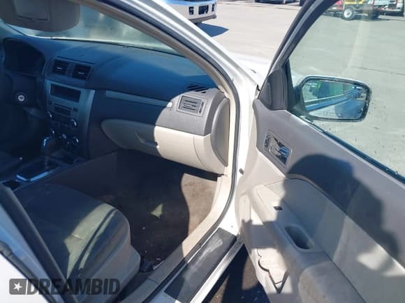 ✅ 2011 Ford Fusion SE • VIN: 3FAHP0HAXBR137211 • Lot: 43614961. Listed on IAAI with 191,546 mi. Free auction sales archive from the USA and detailed vehicle history report at DreamBid. Image 5.