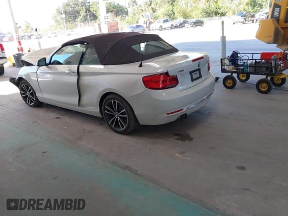 ✅ 2018 BMW 2 Series 230i xDrive • VIN: WBA2K1C54JVB64663 • Lot: 43446594. Wystawiony na IAAI z przebiegiem 77 644 mil. Bezpłatny archiwum sprzedaży aukcyjnych z USA i szczegółowy raport historii pojazdu na DreamBid. Zdjęcie 3.