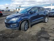 ✅ 2017 Lincoln MKC Premiere • VIN: 5LMCJ1C96HUL52314 • Lot: 92108285. Wystawiony na Copart z przebiegiem 144 110 mil. Bezpłatny archiwum sprzedaży aukcyjnych z USA i szczegółowy raport historii pojazdu na DreamBid. Zdjęcie 1.