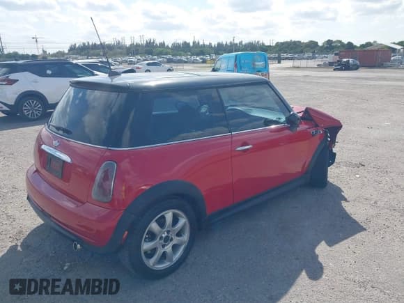 ✅ 2006 MINI Hardtop • VIN: WMWRC33526TK18176 • Lot: 41643771. Listed on IAAI with 115,778 mi. Free auction sales archive from the USA and detailed vehicle history report at DreamBid. Image 4.