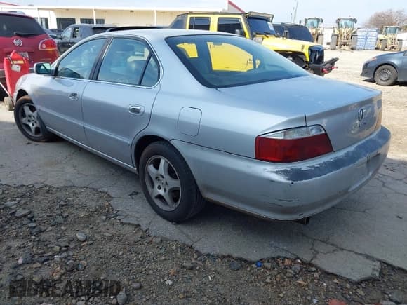 ✅ 2003 Acura TL • VIN: 19UUA56683A083832 • Lot: 43789644. Listed on IAAI with 266,904 mi. Free auction sales archive from the USA and detailed vehicle history report at DreamBid. Image 3.