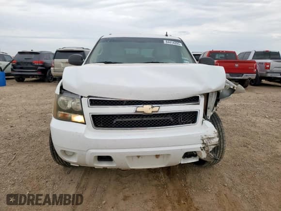 ✅ 2009 Chevrolet Suburban LS • VIN: 1GNFC160X9R175399 • Lot: 84414205. Wystawiony na Copart z przebiegiem 150 715 mil. Bezpłatny archiwum sprzedaży aukcyjnych z USA i szczegółowy raport historii pojazdu na DreamBid. Zdjęcie 5.