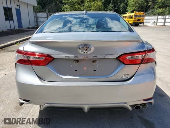 2020 Toyota Camry SE with VIN 4T1M11BK8LU015972, listed as a Copart auction lot 70705875 with 80,673 mi miles and Clean title. Bid and sale history available at DreamBid. Image 6.