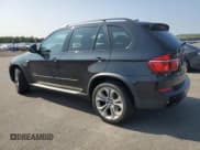 ✅ 2013 BMW X5 xDrive50i • VIN: 5UXZV8C56D0C15369 • Лот: 68594865. Опубликован ранее на Copart с пробегом 136 143 миль. Бесплатный доступ к архиву аукционных продаж из США и подробный отчёт об истории автомобиля на DreamBid. Изображение 2.
