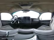 ✅ 2005 Chevrolet Silverado 2500HD Work Truck • VIN: 1GCHK23245F965938 • Lot: 43677906. Wystawiony na IAAI z przebiegiem 238 789 mil. Bezpłatny archiwum sprzedaży aukcyjnych z USA i szczegółowy raport historii pojazdu na DreamBid. Zdjęcie 19.