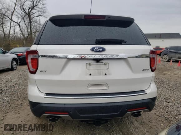 ✅ 2018 Ford Explorer XLT • VIN: 1FM5K8D86JGA96820 • Lot: 93448495. Wystawiony na Copart z przebiegiem 40 599 mil. Bezpłatny archiwum sprzedaży aukcyjnych z USA i szczegółowy raport historii pojazdu na DreamBid. Zdjęcie 6.