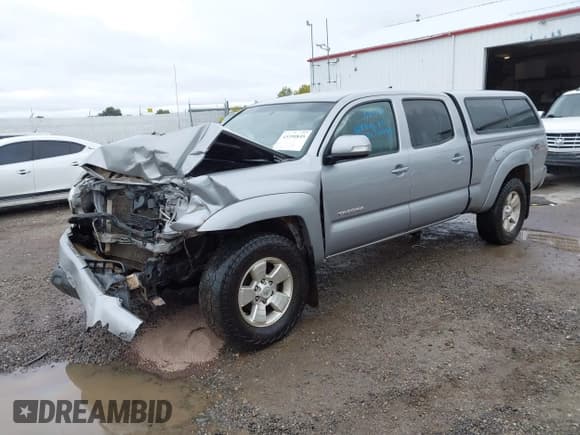 ✅ 2015 Toyota Tacoma • VIN: 3TMMU4FN4FM075340 • Лот: 43390845. Опубликован ранее на IAAI с пробегом 175 497 миль. Бесплатный доступ к архиву аукционных продаж из США и подробный отчёт об истории автомобиля на DreamBid. Изображение 2.