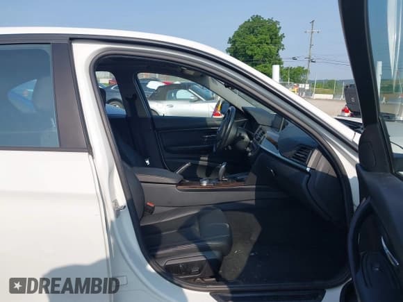 ✅ 2015 BMW 3 Series 328i xDrive • VIN: WBA3B5G5XFNS17926 • Lot: 42441569. Listed on IAAI with 120,748 mi. Free auction sales archive from the USA and detailed vehicle history report at DreamBid. Image 5.