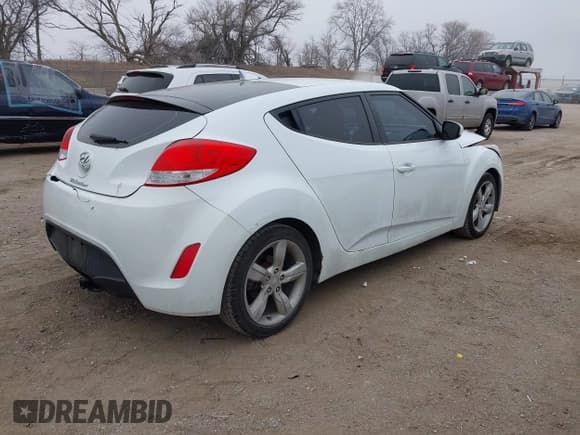 ✅ 2014 Hyundai Veloster • VIN: KMHTC6AD6EU211479 • Lot: 41196275. Wystawiony na IAAI z przebiegiem 132 337 mil. Bezpłatny archiwum sprzedaży aukcyjnych z USA i szczegółowy raport historii pojazdu na DreamBid. Zdjęcie 4.