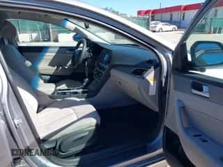 2016 Hyundai Sonata SE z VIN KMHE24L15GA040778, wystawiony jako IAAI lot #43478621 z przebiegiem 176 150 mil mil oraz . Historia ofert i sprzedaży dostępna na DreamBid. Obrazek 5.