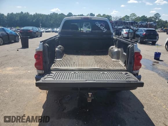 ✅ 2005 Dodge Dakota ST • VIN: 1D7HE28K15S304493 • Lot: 66843145. Wystawiony na Copart z przebiegiem 204 199 mil. Bezpłatny archiwum sprzedaży aukcyjnych z USA i szczegółowy raport historii pojazdu na DreamBid. Zdjęcie 6.