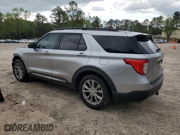 ✅ 2022 Ford Explorer XLT • VIN: 1FMSK7DH4NGA80828 • Lot: 51954795. Wystawiony na Copart z przebiegiem 77 651 mil. Bezpłatny archiwum sprzedaży aukcyjnych z USA i szczegółowy raport historii pojazdu na DreamBid. Zdjęcie 2.
