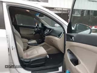 2016 Hyundai Tucson SE z VIN KM8J3CA43GU134353, wystawiony jako IAAI lot #43491437 z przebiegiem 93 656 mil mil oraz . Historia ofert i sprzedaży dostępna na DreamBid. Obrazek 5.