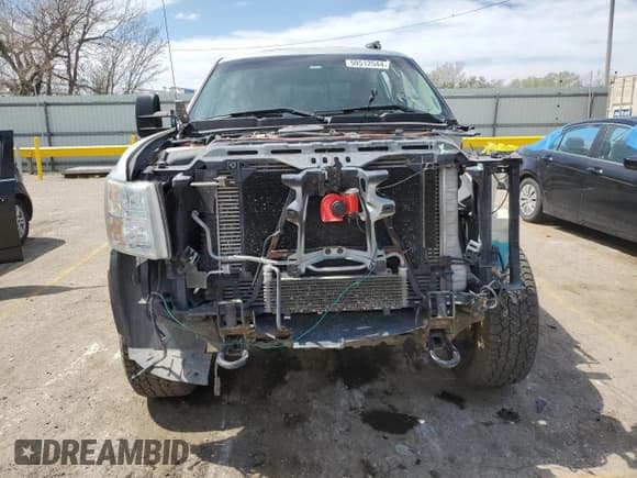 ✅ 2013 Chevrolet Silverado 2500HD LTZ • VIN: 1GC1KYE88DF227452 • Lot: 71157454. Wystawiony na Copart z przebiegiem 156 127 mil. Bezpłatny archiwum sprzedaży aukcyjnych z USA i szczegółowy raport historii pojazdu na DreamBid. Zdjęcie 5.