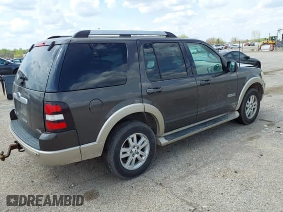 ✅ 2006 Ford Explorer Eddie Bauer • VIN: 1FMEU74EX6UA04305 • Lot: 42122372. Listed on IAAI with 174,606 mi. Free auction sales archive from the USA and detailed vehicle history report at DreamBid. Image 4.