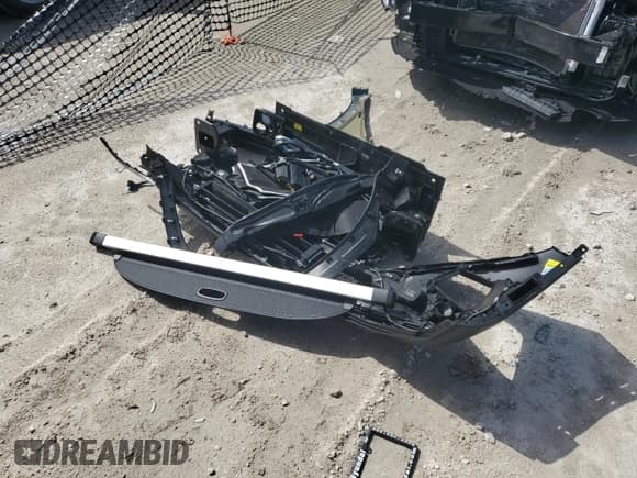 ✅ 2022 Hyundai Tucson Limited • VIN: 5NMJE3AE8NH105829 • Lot: 61101723. Wystawiony na Copart z przebiegiem 3 419 mil. Bezpłatny archiwum sprzedaży aukcyjnych z USA i szczegółowy raport historii pojazdu na DreamBid. Zdjęcie 13.