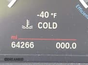 ✅ 2017 BMW M2 • VIN: WBS1H9C55HV786233 • Lot: 42955848. Wystawiony na IAAI z przebiegiem 64 266 mil. Bezpłatny archiwum sprzedaży aukcyjnych z USA i szczegółowy raport historii pojazdu na DreamBid. Zdjęcie 16.