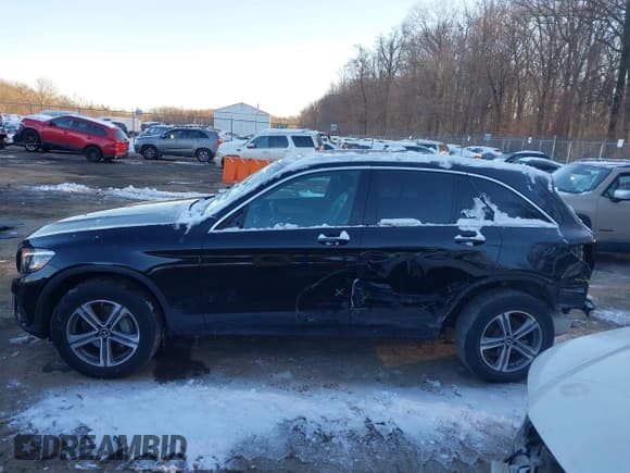 ✅ 2019 Mercedes-Benz GLC 300 • VIN: WDC0G4KB9K1005464 • Lot: 41294141. Wystawiony na IAAI z przebiegiem 72 636 mil. Bezpłatny archiwum sprzedaży aukcyjnych z USA i szczegółowy raport historii pojazdu na DreamBid. Zdjęcie 15.