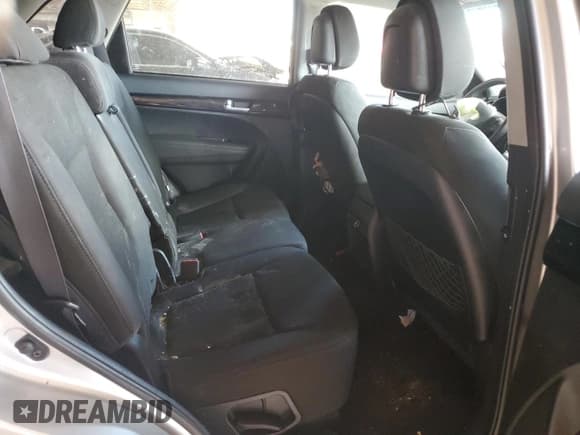 ✅ 2015 Kia Sorento LX • VIN: 5XYKTDA70FG650310 • Lot: 69418615. Wystawiony na Copart z przebiegiem 116 814 mil. Bezpłatny archiwum sprzedaży aukcyjnych z USA i szczegółowy raport historii pojazdu na DreamBid. Zdjęcie 11.