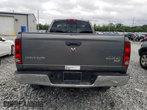 ✅ 2006 Dodge 2500 ST • VIN: 3D7KS26D26G187499 • Lot: 61605005. Wystawiony na Copart z przebiegiem 114 750 mil. Bezpłatny archiwum sprzedaży aukcyjnych z USA i szczegółowy raport historii pojazdu na DreamBid. Zdjęcie 6.