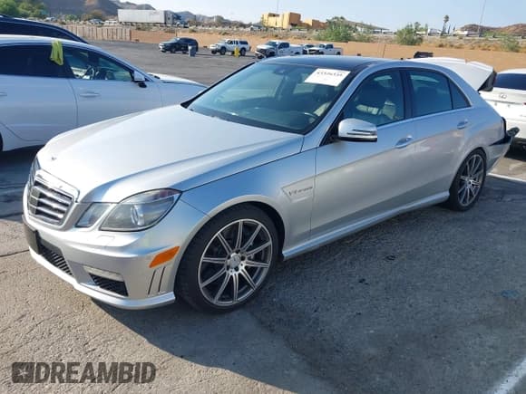 ✅ 2012 Mercedes-Benz E 63 AMG • VIN: WDDHF7EB5CA501989 • Lot: 43326335. Wystawiony na IAAI z przebiegiem 105 982 mil. Bezpłatny archiwum sprzedaży aukcyjnych z USA i szczegółowy raport historii pojazdu na DreamBid. Zdjęcie 17.