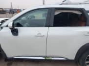 ✅ 2024 Nissan Pathfinder Platinum • VIN: 5N1DR3DG7RC302926 • Lot: 41706681. Wystawiony na IAAI z przebiegiem 4 146 mil. Bezpłatny archiwum sprzedaży aukcyjnych z USA i szczegółowy raport historii pojazdu na DreamBid. Zdjęcie 14.