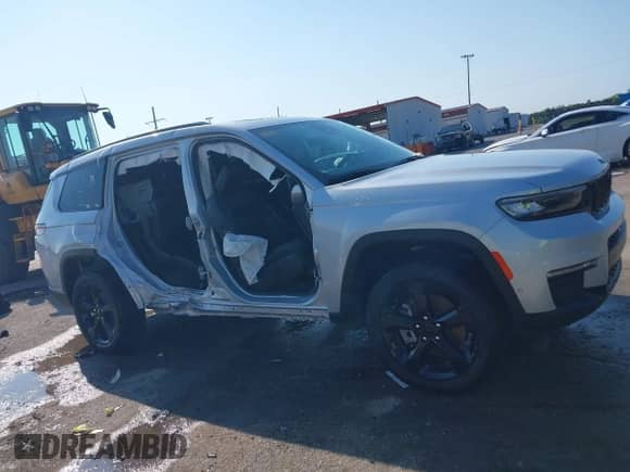 2025 Jeep Grand Cherokee Limited with VIN 1C4RJJBG5S8672323, listed as a IAAI auction lot 43060461 with 4,805 mi miles and . Bid and sale history available at DreamBid. Image 14.
