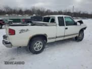 ✅ 2000 Chevrolet S-10 LS • VIN: 1GCDT19WXY8252163 • Лот: 41405495. Опубликован ранее на Copart с пробегом Не указан. Бесплатный доступ к архиву аукционных продаж из США и подробный отчёт об истории автомобиля на DreamBid. Изображение 3.