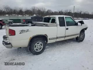 ✅ 2000 Chevrolet S-10 LS • VIN: 1GCDT19WXY8252163 • Лот: 41405495. Опубликован ранее на Copart с пробегом Не указан. Бесплатный доступ к архиву аукционных продаж из США и подробный отчёт об истории автомобиля на DreamBid. Изображение 3.