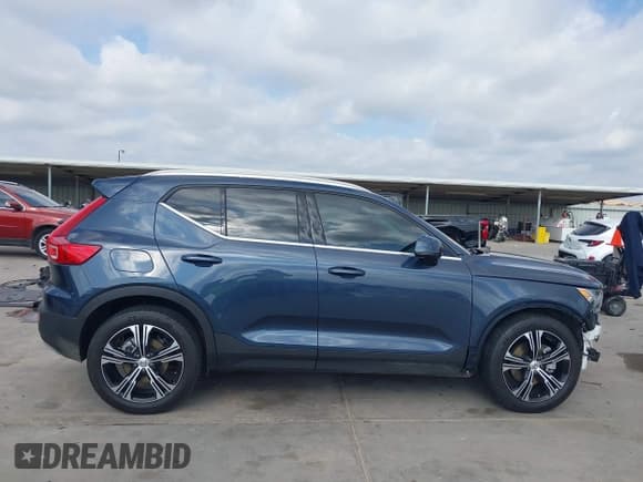 ✅ 2022 Volvo XC40 Inscription • VIN: YV4162UL4N2697409 • Лот: 43710282. Опубликован ранее на IAAI с пробегом 11 350 миль. Бесплатный доступ к архиву аукционных продаж из США и подробный отчёт об истории автомобиля на DreamBid. Изображение 14.