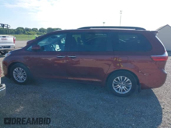 ✅ 2017 Toyota Sienna XLE Auto Access Seat • VIN: 5TDYZ3DC3HS863253 • Лот: 43040685. Опубликован ранее на IAAI с пробегом 132 734 миль. Бесплатный доступ к архиву аукционных продаж из США и подробный отчёт об истории автомобиля на DreamBid. Изображение 14.