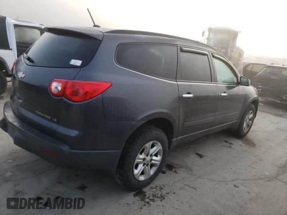 ✅ 2012 Chevrolet Traverse LS • VIN: 1GNKVEEDXCJ269034 • Lot: 75839414. Wystawiony na Copart z przebiegiem 128 941 mil. Bezpłatny archiwum sprzedaży aukcyjnych z USA i szczegółowy raport historii pojazdu na DreamBid. Zdjęcie 3.