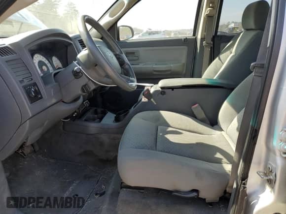 2007 Dodge Dakota ST z VIN 1D7HW28P17S184237, wystawiony jako Copart lot #43230605 z przebiegiem 151 993 mil mil oraz Czysty tytuł • Clean title. Historia ofert i sprzedaży dostępna na DreamBid. Obrazek 7.