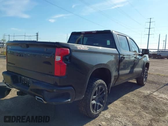 ✅ 2022 Chevrolet Silverado 1500 LT Trail Boss • VIN: 3GCUDFED6NG637224 • Lot: 43317334. Wystawiony na IAAI z przebiegiem 41 714 mil. Bezpłatny archiwum sprzedaży aukcyjnych z USA i szczegółowy raport historii pojazdu na DreamBid. Zdjęcie 4.