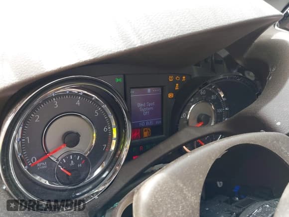 ✅ 2016 Chrysler Town & Country Touring L Anniversary Edition • VIN: 2C4RC1CG0GR253123 • Lot: 42348383. Wystawiony na IAAI z przebiegiem Nie podano. Bezpłatny archiwum sprzedaży aukcyjnych z USA i szczegółowy raport historii pojazdu na DreamBid. Zdjęcie 7.