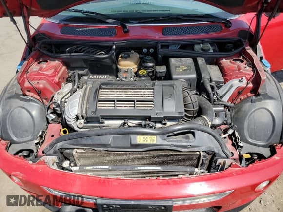 ✅ 2004 MINI Hardtop S • VIN: WMWRE33404TD88974 • Lot: 59184075. Listed on Copart with 104,096 mi. Free auction sales archive from the USA and detailed vehicle history report at DreamBid. Image 11.