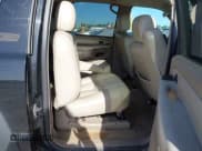 ✅ 2003 Chevrolet Suburban Z71 • VIN: 3GNFK16Z73G327275 • Lot: 42271570. Wystawiony na IAAI z przebiegiem 290 385 mil. Bezpłatny archiwum sprzedaży aukcyjnych z USA i szczegółowy raport historii pojazdu na DreamBid. Zdjęcie 8.